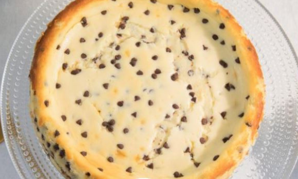Cannoli Cheesecake with Biscotti Crust