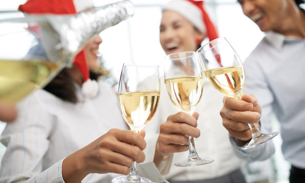 Holiday Party Etiquette: 8 Tips for Being a Good Dinner Guest